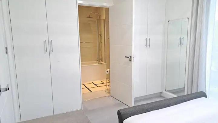 Cozy Double Room With Large En Suite Near Canary Wharf London With Amazing Views In A Shared Apartment Kültér fotó