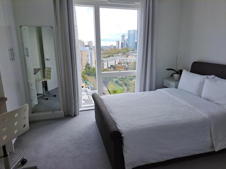Cozy Double Room With Large En Suite Near Canary Wharf London With Amazing Views In A Shared Apartment Kültér fotó