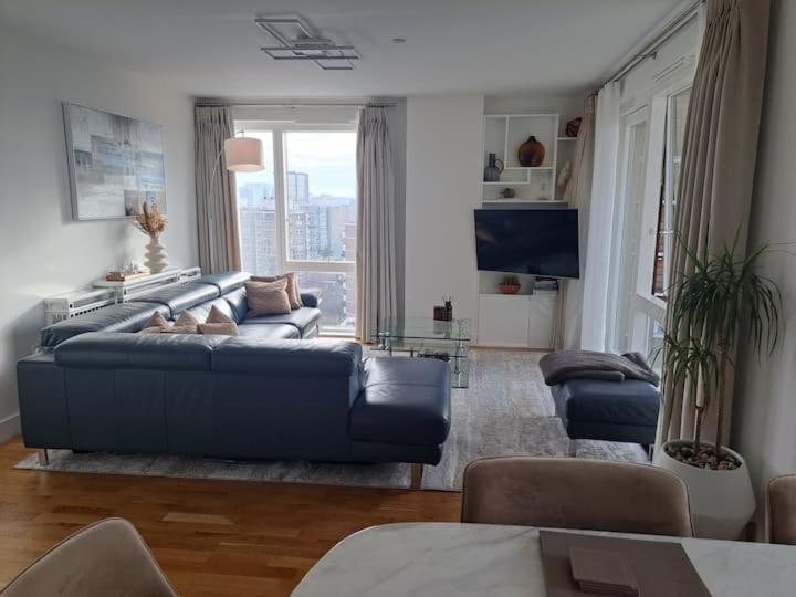 Cozy Double Room With Large En Suite Near Canary Wharf London With Amazing Views In A Shared Apartment Kültér fotó